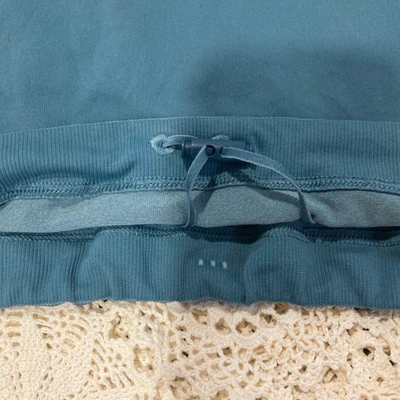 GYMSHARK little work out tank. Ladies size medium. - Picture 6 of 8